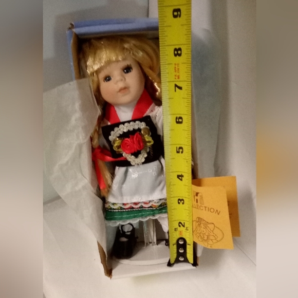 Vintage GERMAN Fine Porcelain 8" Doll Collection Excellent Pre-owned NIB - Picture 5 of 5